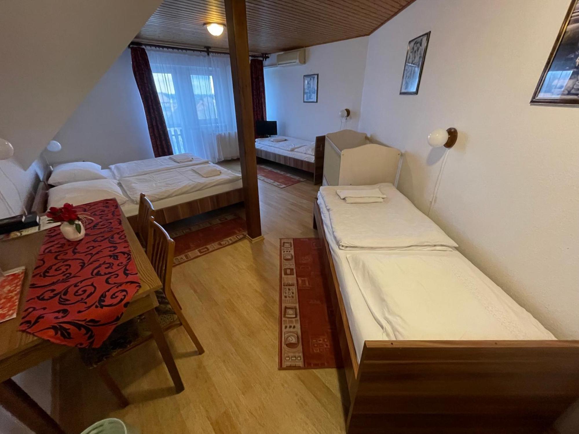 Koller Panzio Hotell Bonyhád Exteriör bild