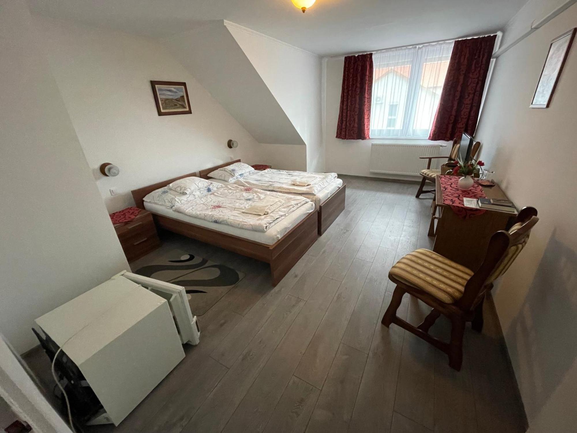 Koller Panzio Hotell Bonyhád Exteriör bild