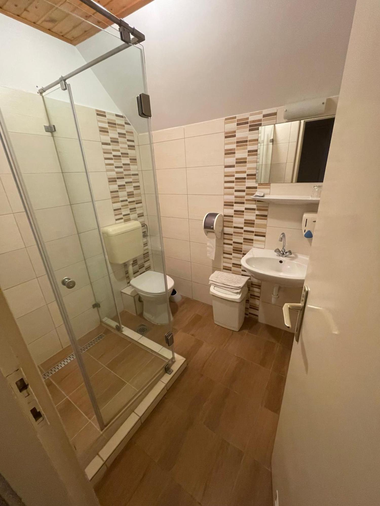 Koller Panzio Hotell Bonyhád Exteriör bild