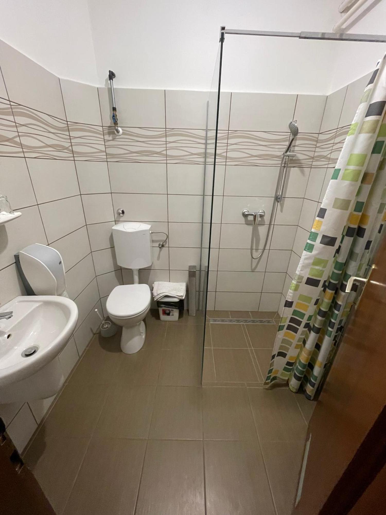 Koller Panzio Hotell Bonyhád Exteriör bild