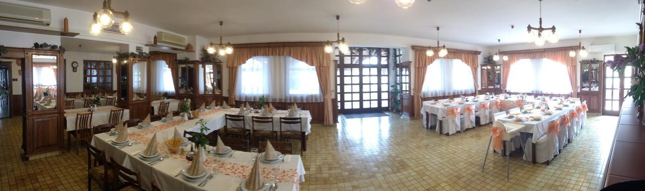 Koller Panzio Hotell Bonyhád Exteriör bild